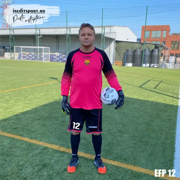 Echipament fotbal copii si adulti DELLE ALPI personalizabil EFP12 2XS, Tricou roz, șort negru