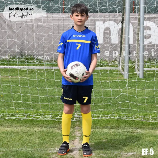 Echipament fotbal copii si adulti personalizat GIVOVA EF5 Tricou albastru cu galben și șort bleumarin, XS