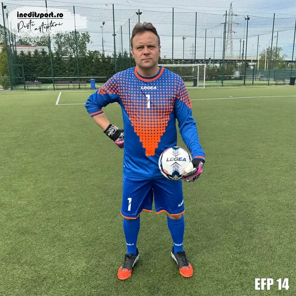 Echipament portar copii si adulti ALLIANZ personalizabil EFP14 L, Tricou albastru cu portocaliu și șort albastru