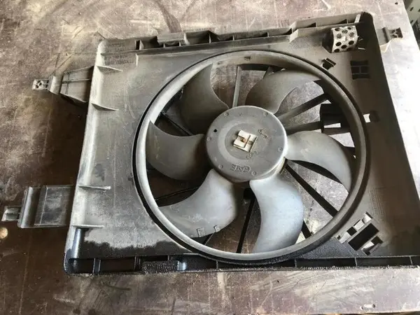 Electroventilator 8240357 Renault Megane 2 (2003-2008) 1.5 dci