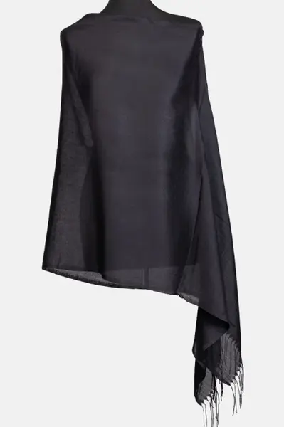 Esarfa neagra dreptunghiulara din material tip casmir