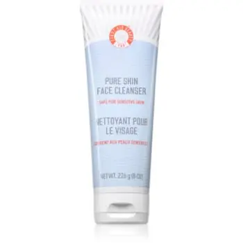 First Aid Beauty Pure Skin produs de curățare faciale
