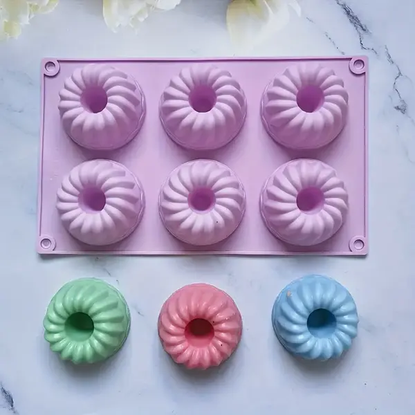 Forma de silicon pentru briose cu 6 compartimente,4 culori