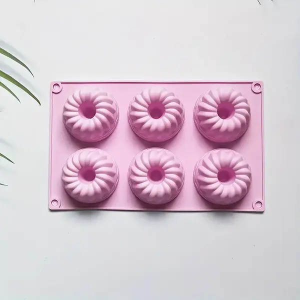 Forma de silicon pentru briose cu 6 compartimente,4 culori