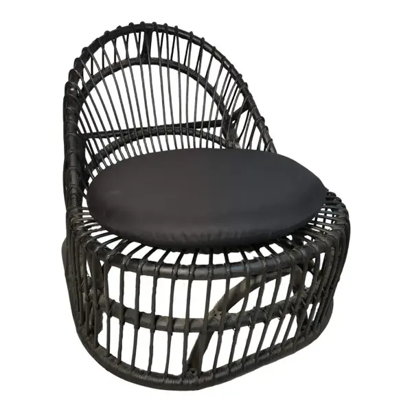 Fotoliu Tromso pakoworld din ratan, negru, cu perna neagra, 80x85x98cm Fotoliu Tromsø din pakoworld, cu ratan, culoare negru și pernă neagră, dimensiuni 80x85x98 cm.