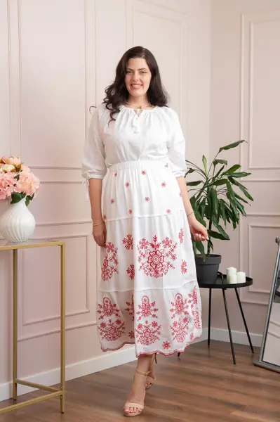 Fusta alba cu broderie florala rosie Carmen 01