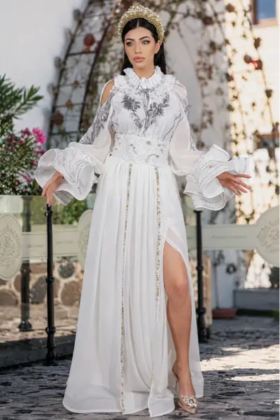 Fusta lunga eleganta ivoire cu perle cusute manual