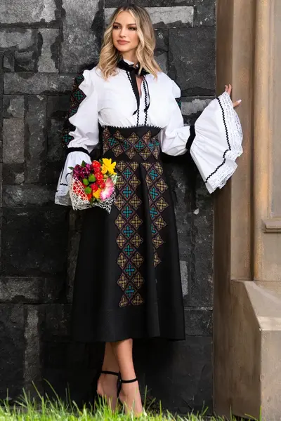 Fusta Romaneasca cu broderie traditionala Legendaria by Venezia