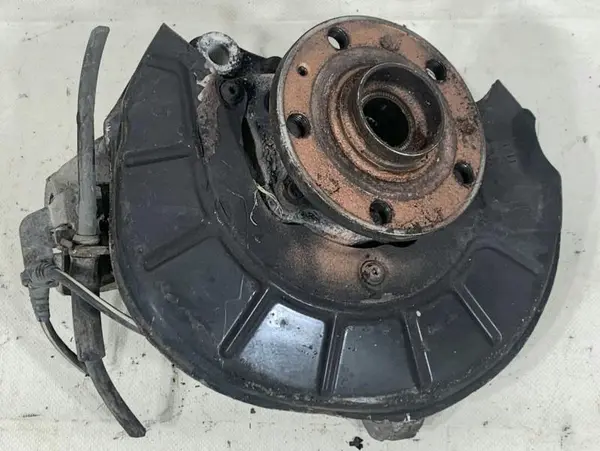 Fuzeta dreapta fata 1K0615312F Volkswagen Passat B6 3C (2005-2010) 2.0 tdi