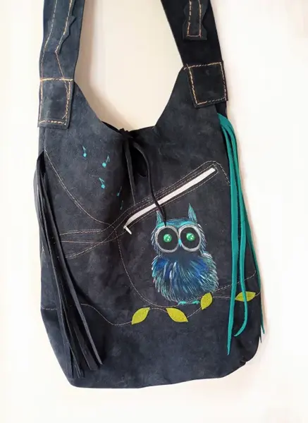 Geanta sac bleumarin ,cu bufnita pictata ,din piele naturala intoarsa,unicat