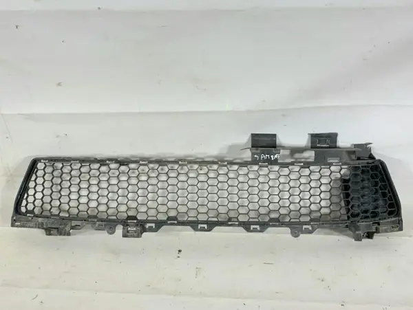 Grila centrala inferioara bara fata 628170305R Dacia Sandero 2 (2012-2017)