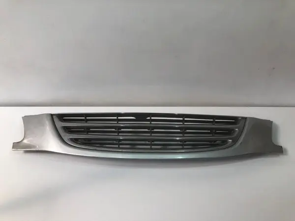 Grila centrala radiator 53111-05030-f Toyota Avensis T22 (1997-2003)