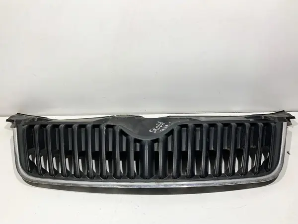 Grila centrala radiator (cu defect) 5J0853668C Skoda Roomster facelift (2010-2015)