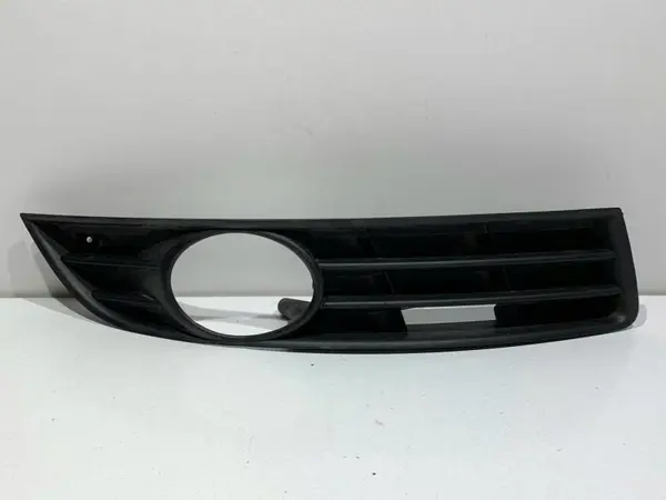 Grila proiector ceata dreapta fata 3C0853666A Volkswagen Passat B6 3C (2005-2010)