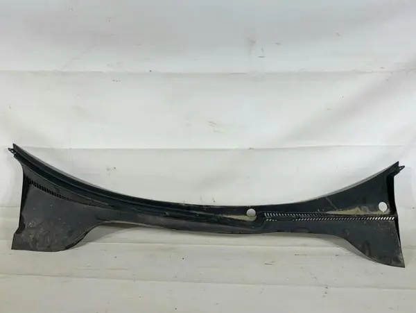 Grila stergator parbriz Volkswagen Golf 5 (2004-2009)
