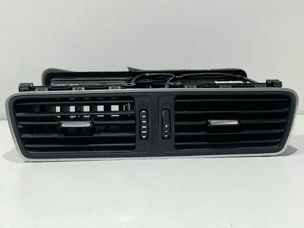 Grila ventilatie bord centrala 3AB819728A Volkswagen Passat B7 (2010-2014)
