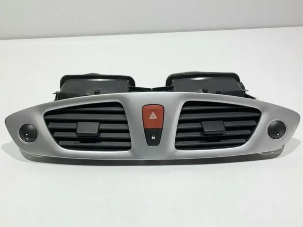 Grila ventilatie bord centrala 682600031R Renault Megane 3 (2008-2012)