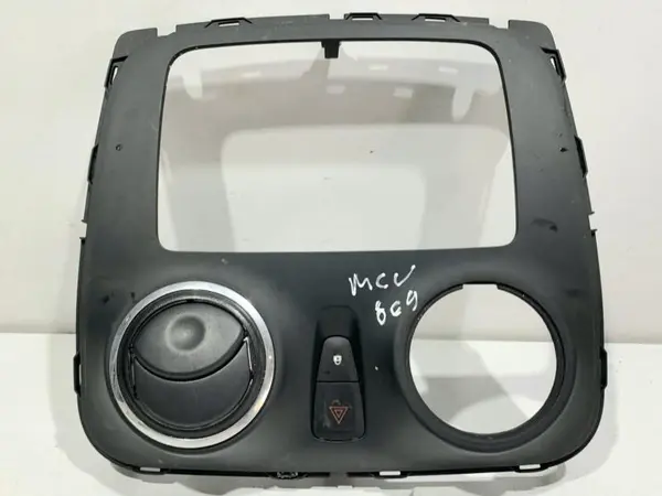 Grila ventilatie bord centrala 682601926R Dacia Logan 2 (2012-2017)