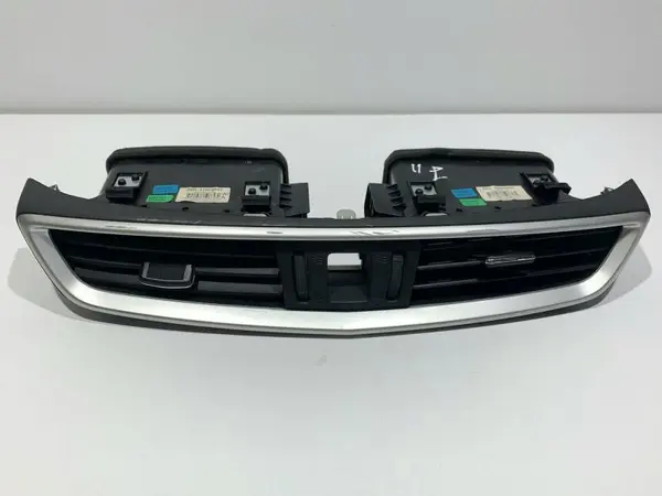 Grila ventilatie bord centrala 68750-4EA0A Nissan Qashqai 2 (2013-2016) [J11]