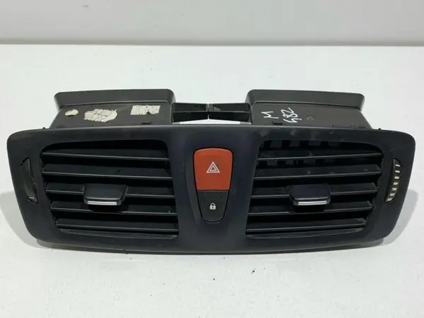 Grila ventilatie bord centrala 8200214896 Renault Megane 3 facelift (2012-2016)