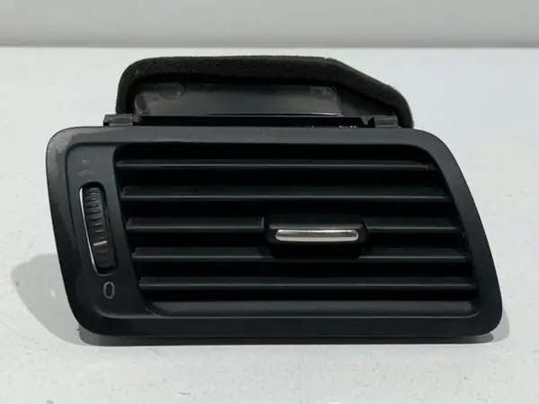 Grila ventilatie dreapta fata 3C1819702E Volkswagen Passat CC (2008-2012)
