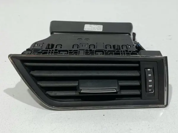 Grila ventilatie dreapta fata 3V0819702D Skoda Superb 3 (2015-2019)