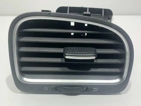 Grila ventilatie dreapta fata 5K0819704K Volkswagen Golf 6 (2008-2013)