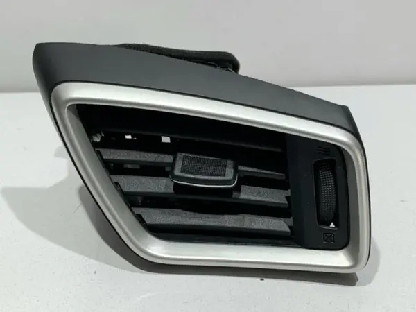 Grila ventilatie dreapta fata 68760-4BA0A Nissan X-Trail 3 (2014-2017) [T32]