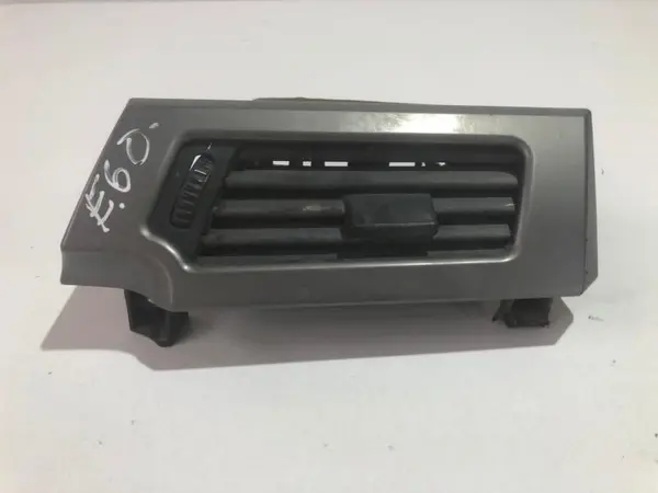 Grila ventilatie dreapta fata 6913708 BMW Seria 5 (2003-2010) [E60]