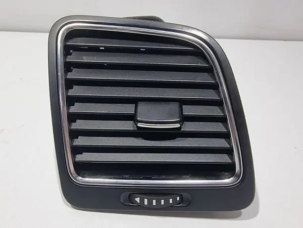 Grila ventilatie dreapta fata 7N0819704D Seat Alhambra 2 (2010-2015)