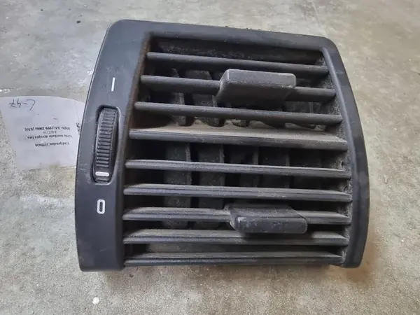 Grila ventilatie dreapta fata 8402216 BMW X5 (1999-2006) [E53]
