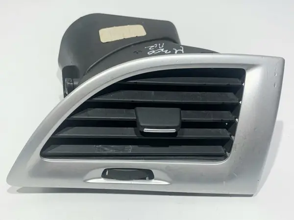 Grila ventilatie dreapta fata Renault Megane 3 facelift (2012-2016)