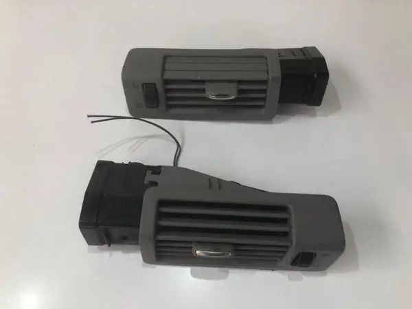 Grila ventilatie stalp stanga / dreapta 7l6819210b Volkswagen Touareg (2002-2006)