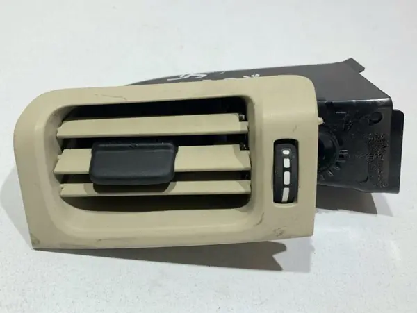 Grila ventilatie stanga 30671770 Volvo XC60 (2008-2013)