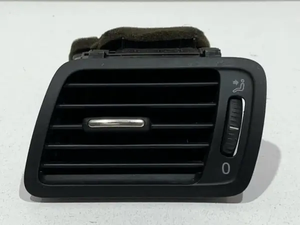 Grila ventilatie stanga fata 3C1819701F Volkswagen Passat B6 3C (2005-2010)