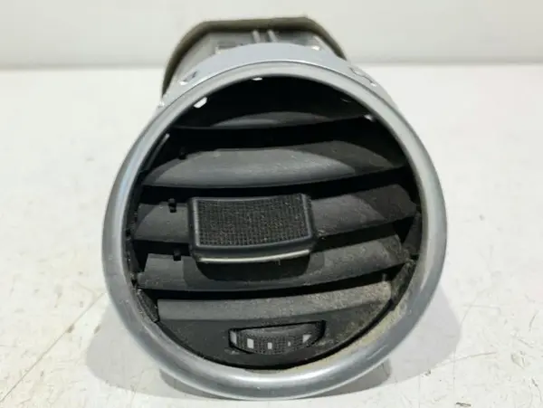 Grila ventilatie stanga fata 3R0820901 Seat Exeo (2008-2013)