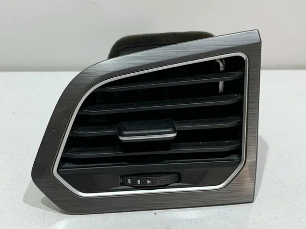 Grila ventilatie stanga fata 517819703A Volkswagen Golf 7 Sportsvan (2012-2017)