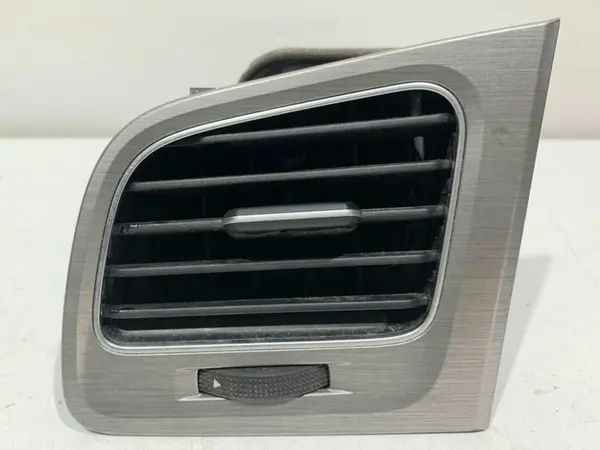 Grila ventilatie stanga fata 5G1819703H Volkswagen Golf 7 (2012-2017)