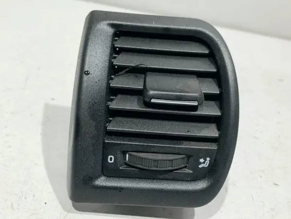Grila ventilatie stanga fata 5J0819701 Skoda Fabia 2 facelift (2010-2014)