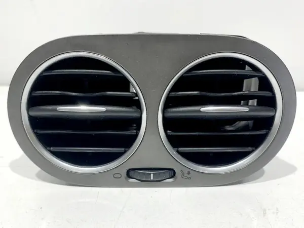 Grila ventilatie stanga fata 5M0819709 Volkswagen Golf 5 Plus (2004-2008)