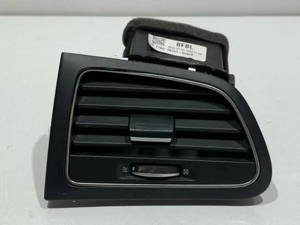 Grila ventilatie stanga fata 687616296R Renault Megane 4 (2016-2020)