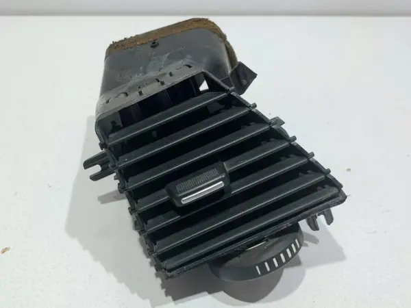 Grila ventilatie stanga fata Renault Laguna 3 (2007-2010)