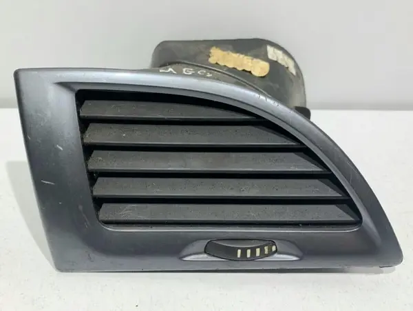 Grila ventilatie stanga fata Renault Megane 3 (2008-2012)