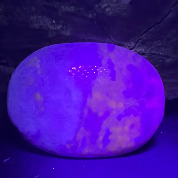 Hackmanit mov Uv reactive palmstone m10