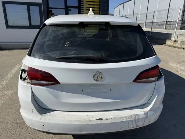 Haion cu luneta culoare alb - gaz (40r) Opel Astra K (2015-2019)