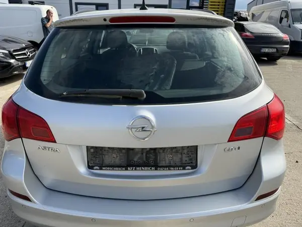 Haion cu luneta culoare argintie - gan (176) Opel Astra J (2009-2012)