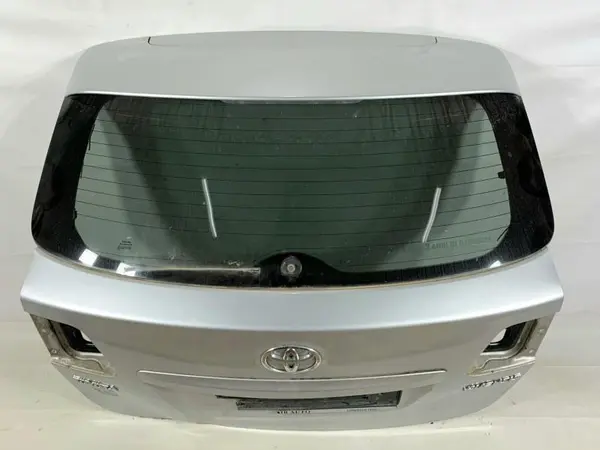 Haion cu luneta culoare argintie Toyota Avensis (2009-2012) [T27]