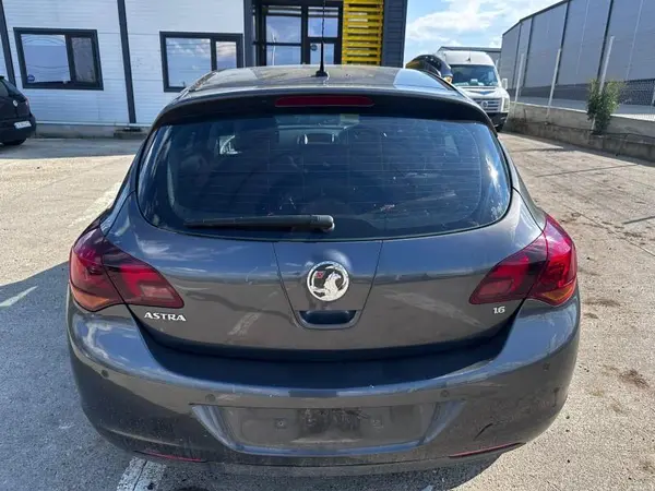 Haion cu luneta culoare gri - gal z177 Opel Astra J facelift (2012-2015)