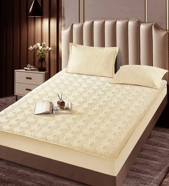 Husã matlasatã tip topper din catifea, 180x200cm + 2 fete de perna 50x70cm, Crem