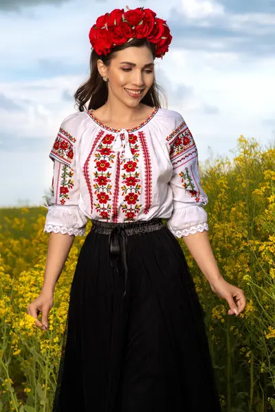 Ie traditionala alba din bumbac Daniela cu broderie florala